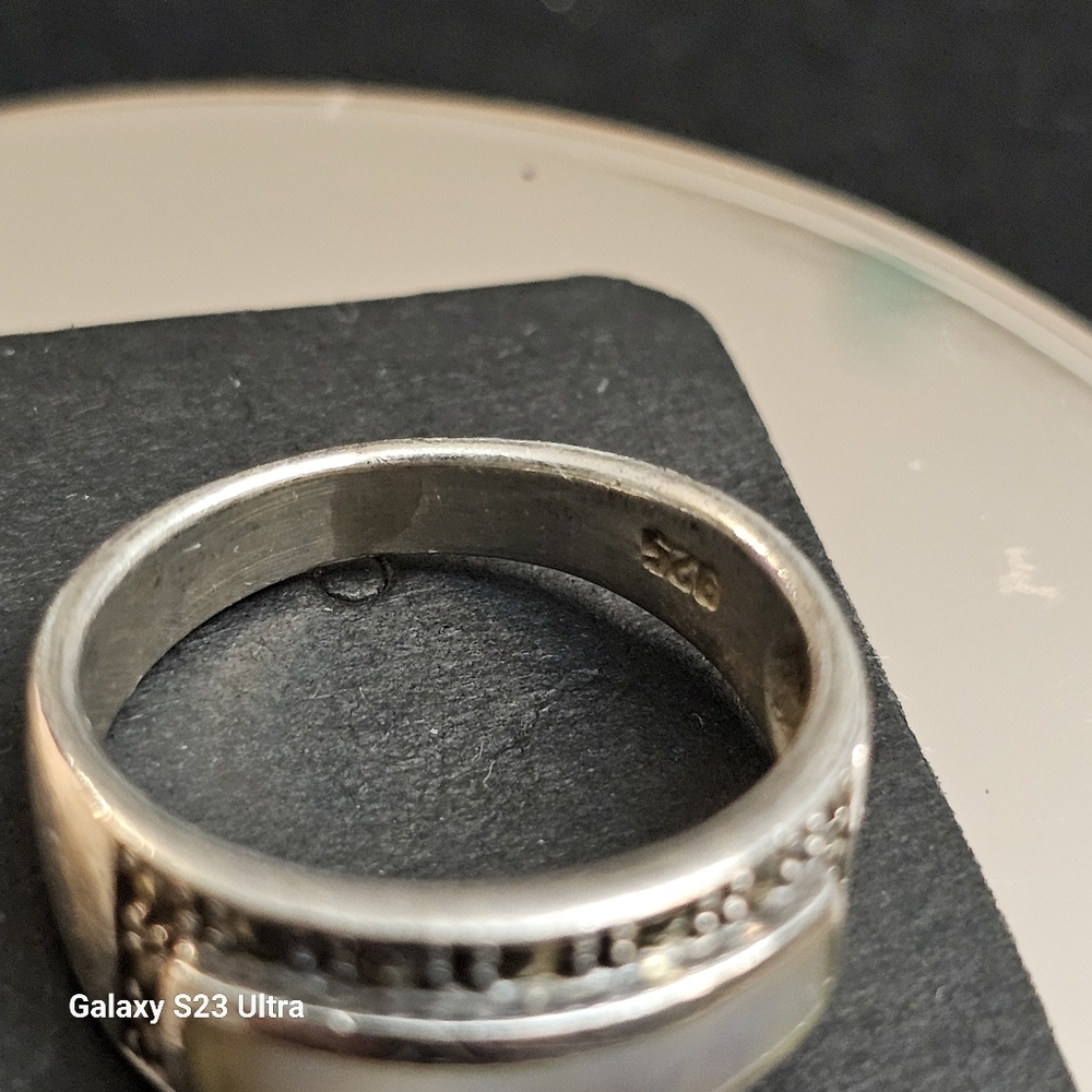 925 Sterling Silver Vintage Real Mother-of-Pearl and Marcasite Gem Ring Size 6 - Picture 4 of 9